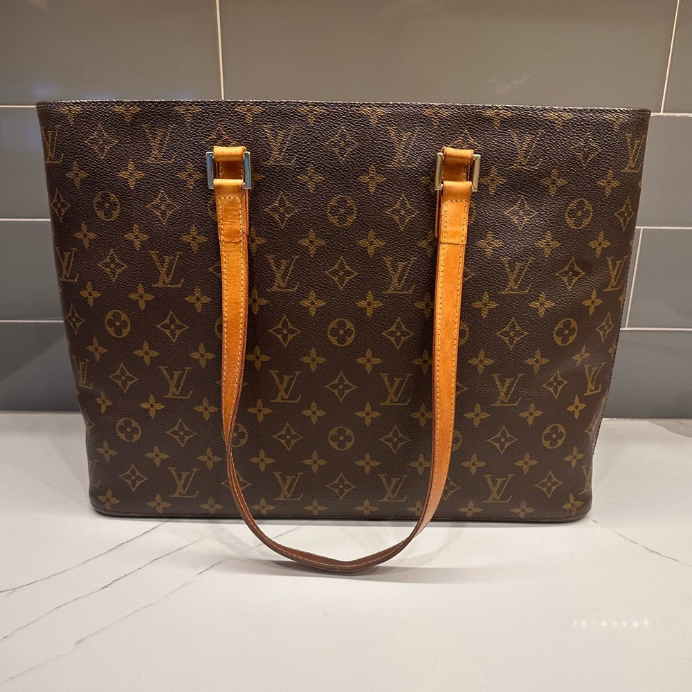 Authentic Classic Louis Vuitton Monogram Luco